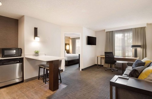 Reno/Tahoe Airport Hotel | A Place You'll Surely Enjoy! 3 Comfortable Units, Pets Allowed, Full Kitchen!