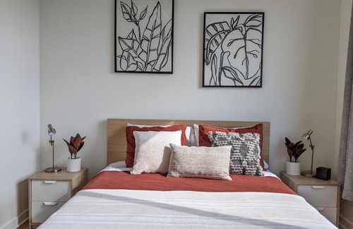 Wallingford Apartment | A premier smart condo with parking