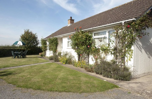 Northallerton House | A pretty detached bungalow with climbing roses central for north yorkshire