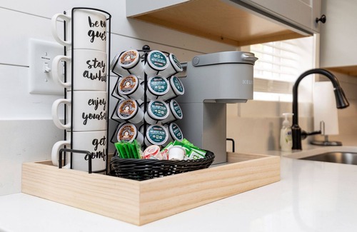 Des Moines House | A Private Boho-Modern Stay Minutes to Downtown w/KING Bed and Hidden Nook!