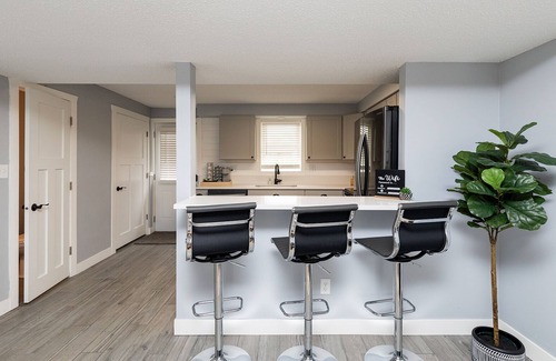 Des Moines House | A Private Boho-Modern Stay Minutes to Downtown w/KING Bed and Hidden Nook!