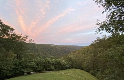 Dan River House | A Private escape just off Parkway at Groundhog Mountain