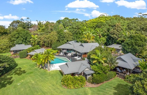 Ewingsdale Villa | A Private Studio Retreat with Hinterland Views