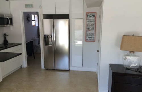 Central Oakland Park Apartment | A Quiet Oasis - Private Studio - Large Saltwater Pool. - Hot Summer Discounts!