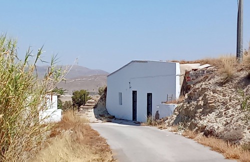 El Partidor House | A quirky cave house in rural Murcia province - La Cueva (The Brave Stays)