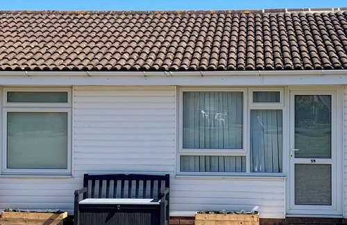 St Margaret's at Cliffe House | A relaxing holiday Bungalow with access to Gym/Pool/Sauna & great coastal walks.