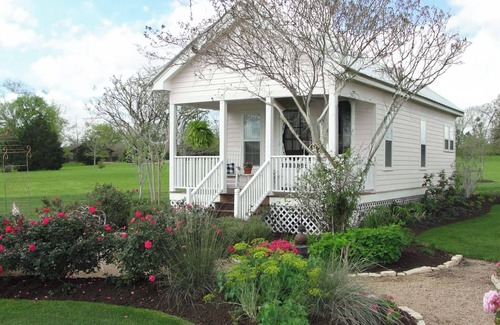 Brenham Cottage | A Romantic Escape at Tara Farms