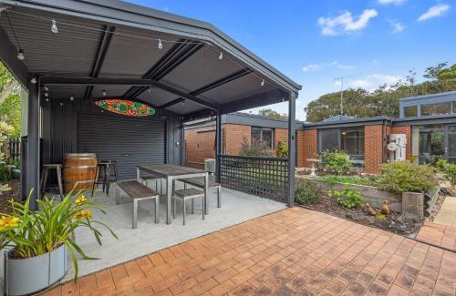Inverloch House | A Sand and Sea Retreat - 150m from Beach, Pet Friendly