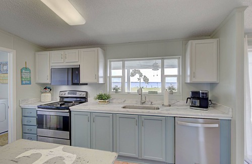 Severn House | A Sandy White Beach Retreat * NEAR WILLIAMSBURG*