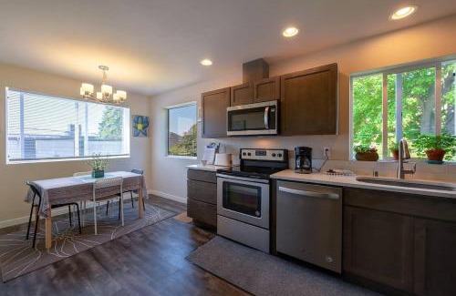 Eastlake House | A-Seattle Urban Village- Orcas- Roof top view deck