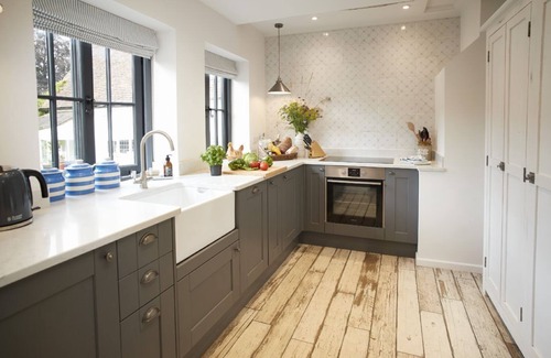 Eckington House | A sensitively converted former cheese press, located in the popular village of Eckington