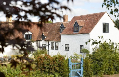 Eckington House | A sensitively converted former cheese press, located in the popular village of Eckington