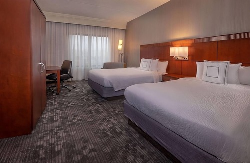 Newark Resort | A short drive away from the University of Delaware Botanic Gardens! Pets Allowed
