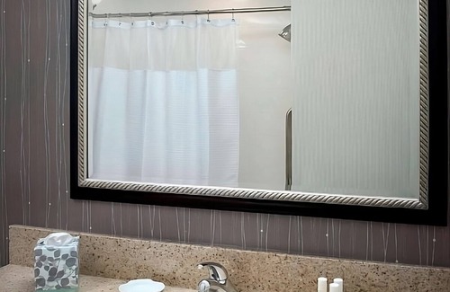 Newark Resort | A short drive away from the University of Delaware Botanic Gardens! Pets Allowed