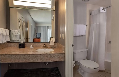 Newark Resort | A short drive from Delaware Park Casino & Racing! W/Pool Access & Free Parking!