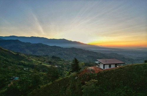 Berlin House | A single-family home w/a serene view. Nonsmoking and pet-friendly environment.