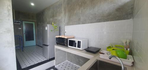 Prachuap Khiri Khan House | A small house next to the canal