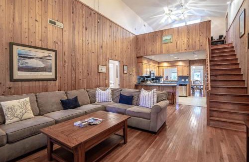 North Litchfield Beach House | A Some Place Special Minutes to Beach Sleeps 10