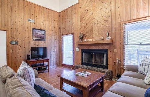 North Litchfield Beach House | A Some Place Special Minutes to Beach Sleeps 10