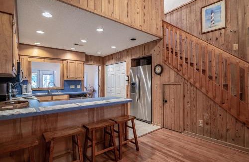 North Litchfield Beach House | A Some Place Special Minutes to Beach Sleeps 10