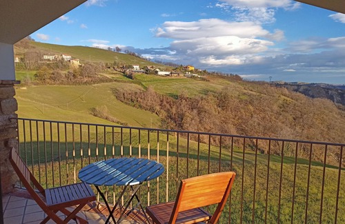 Castiglione Messer Raimondo Apartment | A spacious 2 bedroom apartment with stunning panoramic views at La Stradella