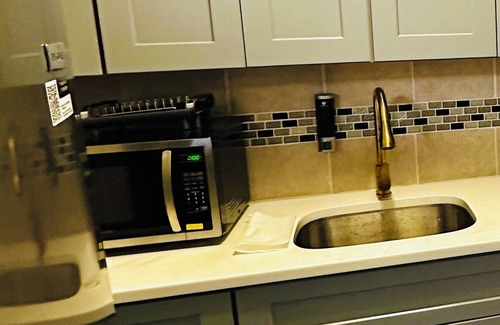 East Bronx Apartment | a spacious 3 bedroom apartment in New York Cityn