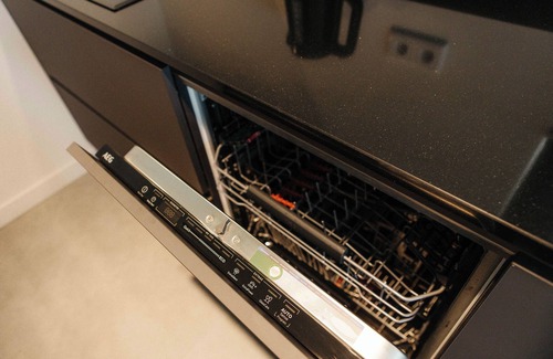 Heeg House | A spacious detached Watervilla on the outside of the park