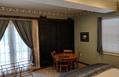Shelburne Bed & Breakfast | A spacious Ground-level King/King 2-room Suite B&B in Downtown Shelburne - Delicious Breakfasts! BAR