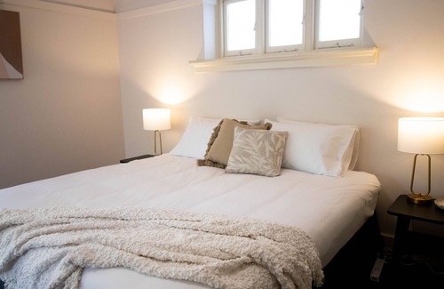 Lake Wendouree House | A spacious retreat for you, the kids and the pets!