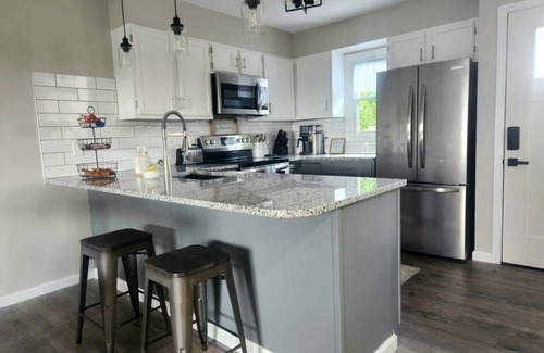 Newton House | A Spacious Townhome in Newton - Unit D