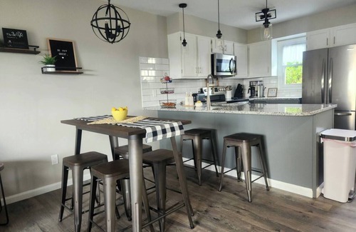 Newton House | A Spacious Townhome in Newton - Unit D