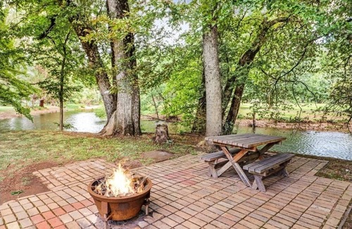 Jamieson House | A special place for families & travellers on the river bank in Jamieson town.