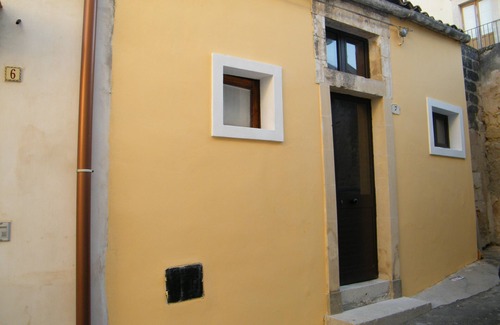 Noto Historic Centre House | A stone's throw from the center