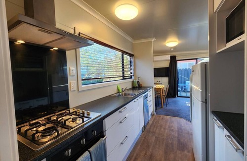 Dunedin City Centre Apartment | A Stone's Thrown From Town (Cosy Home)