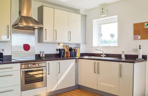 Crynant Cottage | A stone’s throw from the beach.
