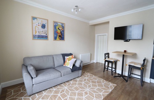 Stourport-on-Severn Apartment | A studio apartment in a 200-year old listed building in historic Stourport