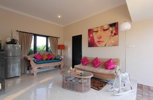 Penestanan Villa | A stylish Villa with Pool & Kitchen and greenery garden