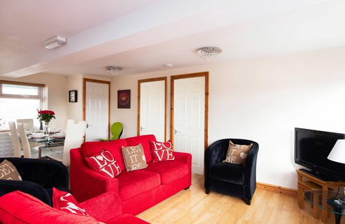 Saintbury Cabin | A superb Lodge with own private heated Indoor Swimming Pool close to Stratford