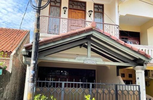 Kebayoran Lama House | A Three Story House in City Center