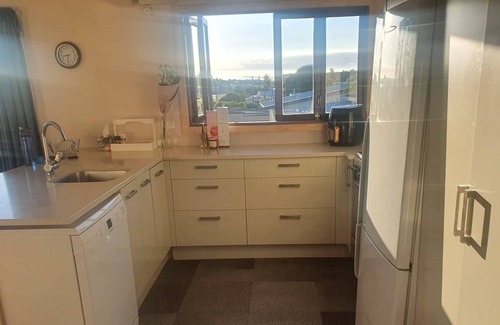 Foxton Beach House | A tidy treasure close to the beach! Enough space for the whole family.