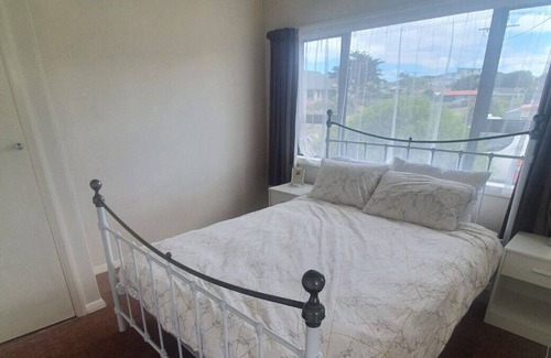 Foxton Beach House | A tidy treasure close to the beach! Enough space for the whole family.