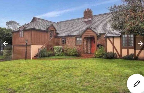 Broadmoor House | A totally separated beautiful golf⛳️course view small house in the back yard