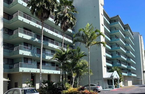 Hilo Condo | A Tropical Paradise 2 Bed/1bath. Stunning Bay and Ocean Views