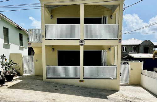 Old Trees Bay Apartment | A True Slice of Paradise in Paynes Bay, nNewly renovated lower level apartment.