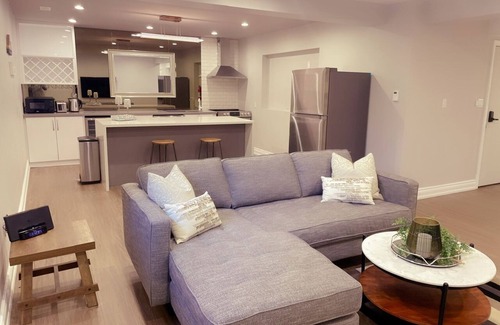 Cooksville Apartment | A truly gem apartment, luxurious and stylish