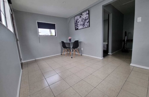 Hastings Apartment | A two-bedrooms guest house in the city!