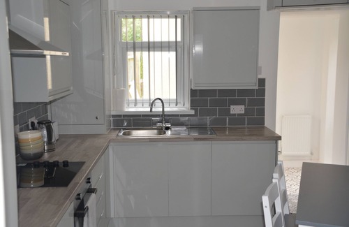 Merthyr Tydfil Cottage | A unique and stylish getaway cottage. Short stroll to Cyfarthfa Park/Castle.