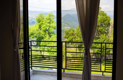 Dsegh House | A unique family guesthouse featuring stunning gorge views & modern amenities