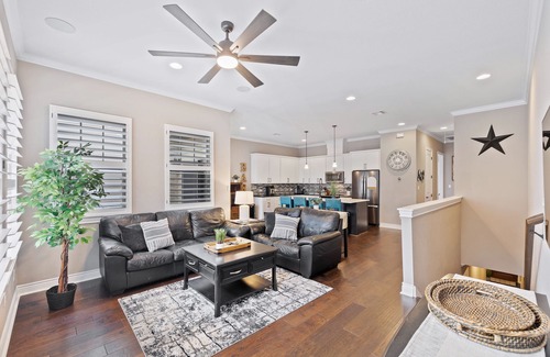 Georgetown House | A unique live music experience at the award winning Brownstone at the Summit!