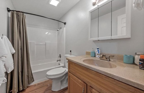 Silver Lake Villa | A very large 2 level 4 Beds 2 Baths Entire House